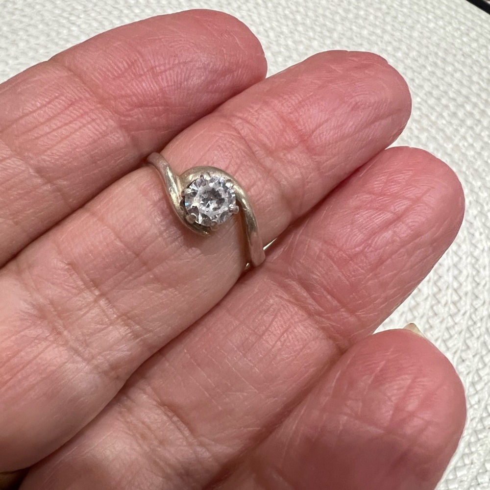 Genuine Vintage T Sterling Silver Topaz Swirl Ring